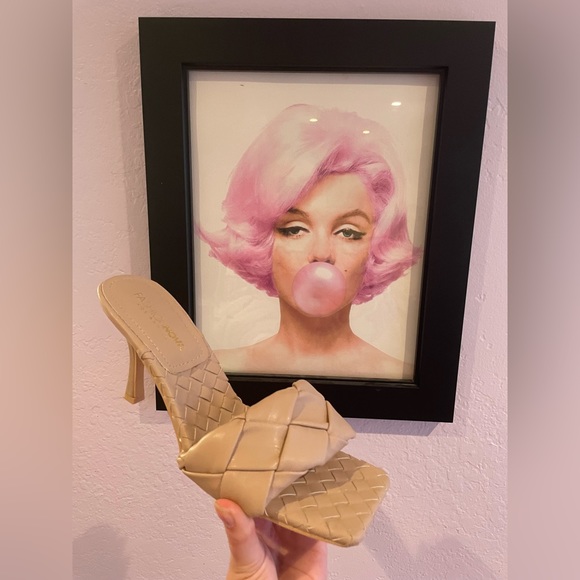 Fashion nova heeled sandals in nude - Picture 2 of 7